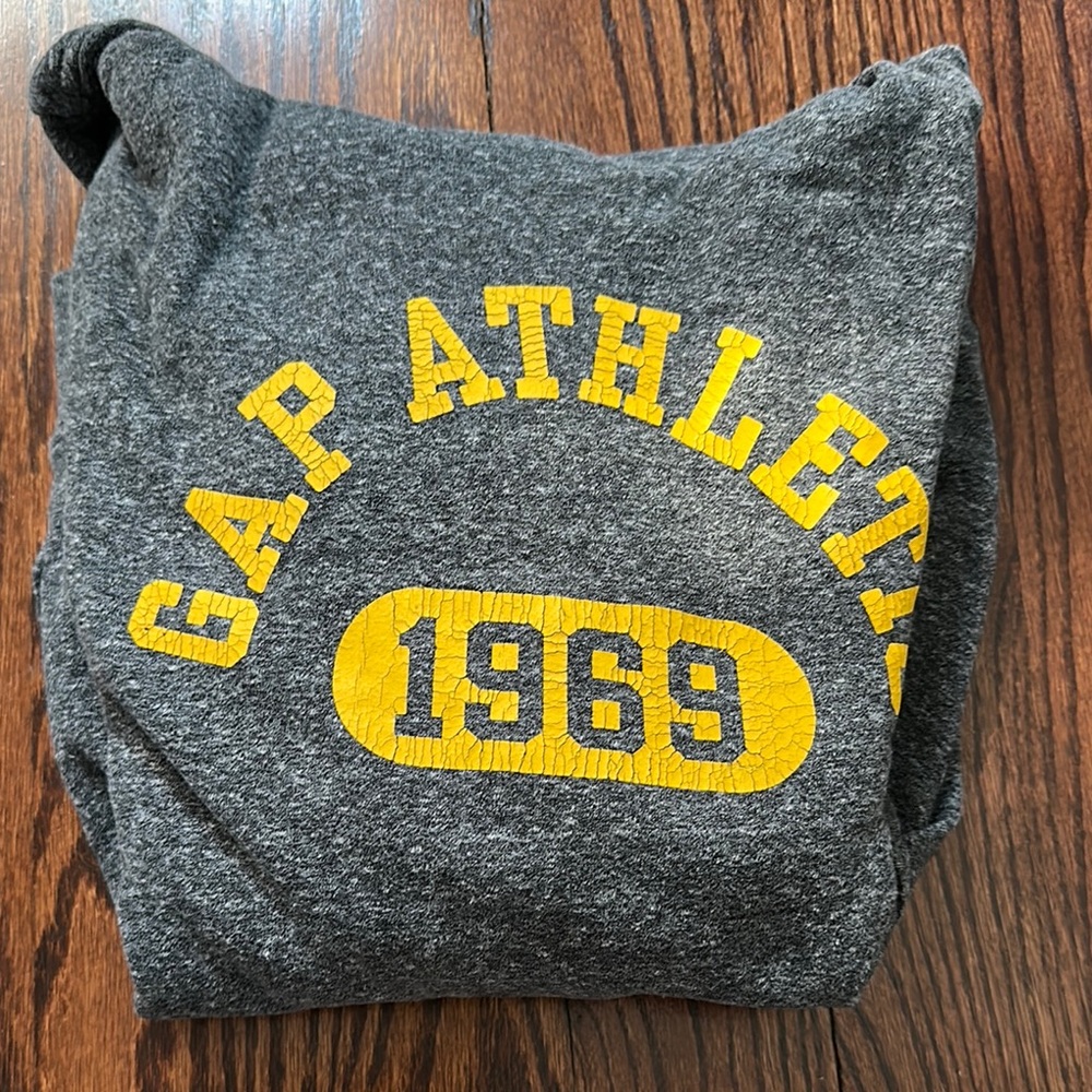 GAP Gray Sweatshirt with Yellow Print size XS men’s like new condition.